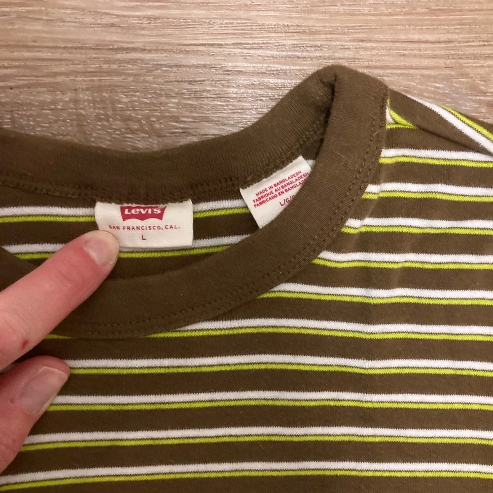 Levi’s Vintage Casual Striped Tee - Picture 4 of 5